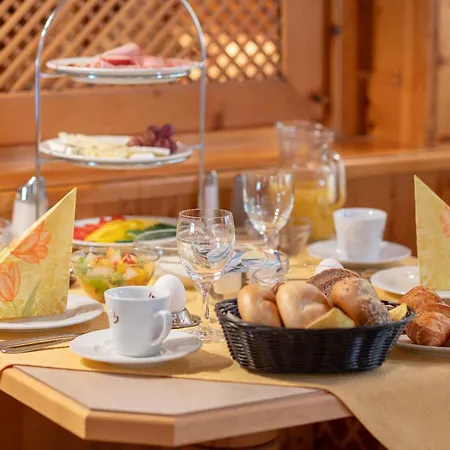 Appartementhaus Dachsteinblick Mit Indoorpool Und Sauna 3* Bad Goisern