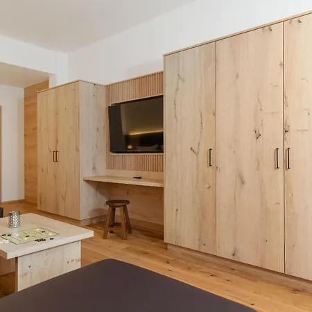 Appartementhaus Dachsteinblick Mit Indoorpool Und Sauna Apart Otel Bad Goisern