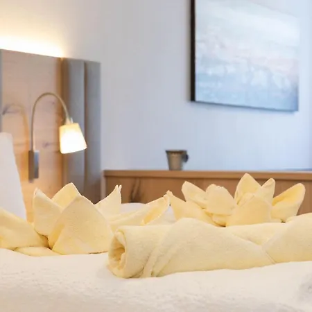 Apart-hotel Appartementhaus Dachsteinblick Mit Indoorpool Und Sauna Bad Goisern